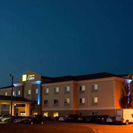 Holiday Inn Express Devils Lake By Ihg Exterior foto
