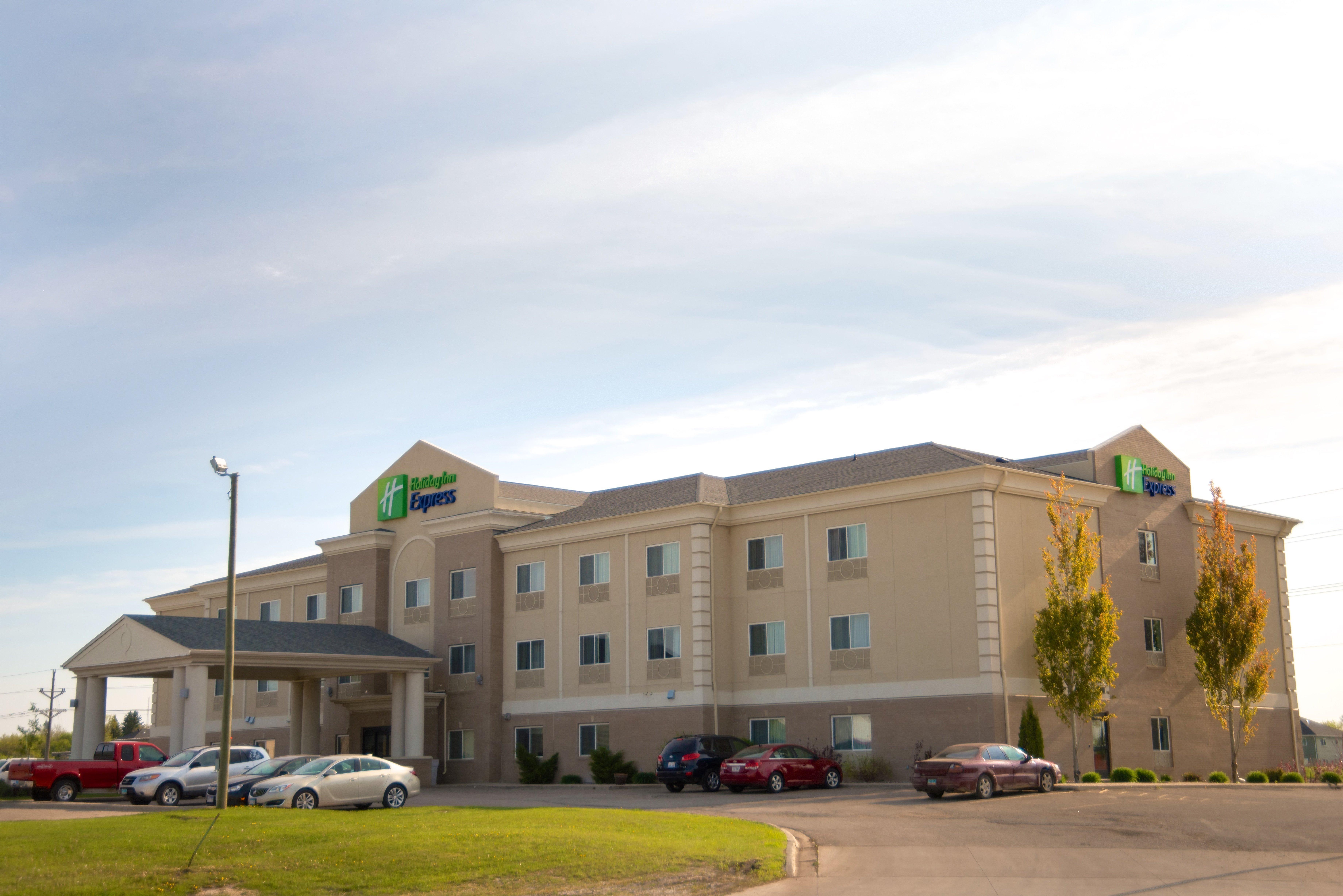 Holiday Inn Express Devils Lake By Ihg Exterior foto