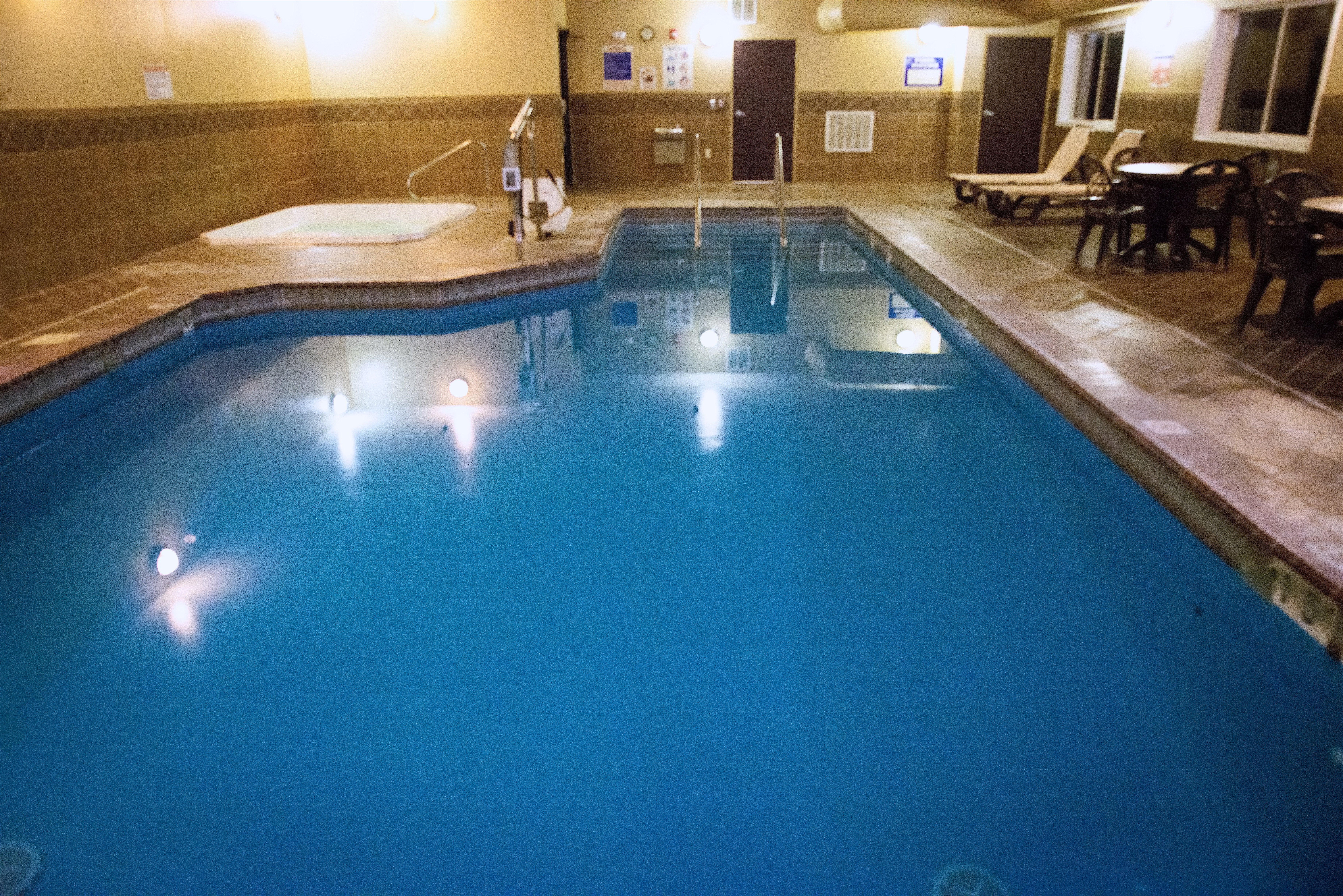 Holiday Inn Express Devils Lake By Ihg Exterior foto