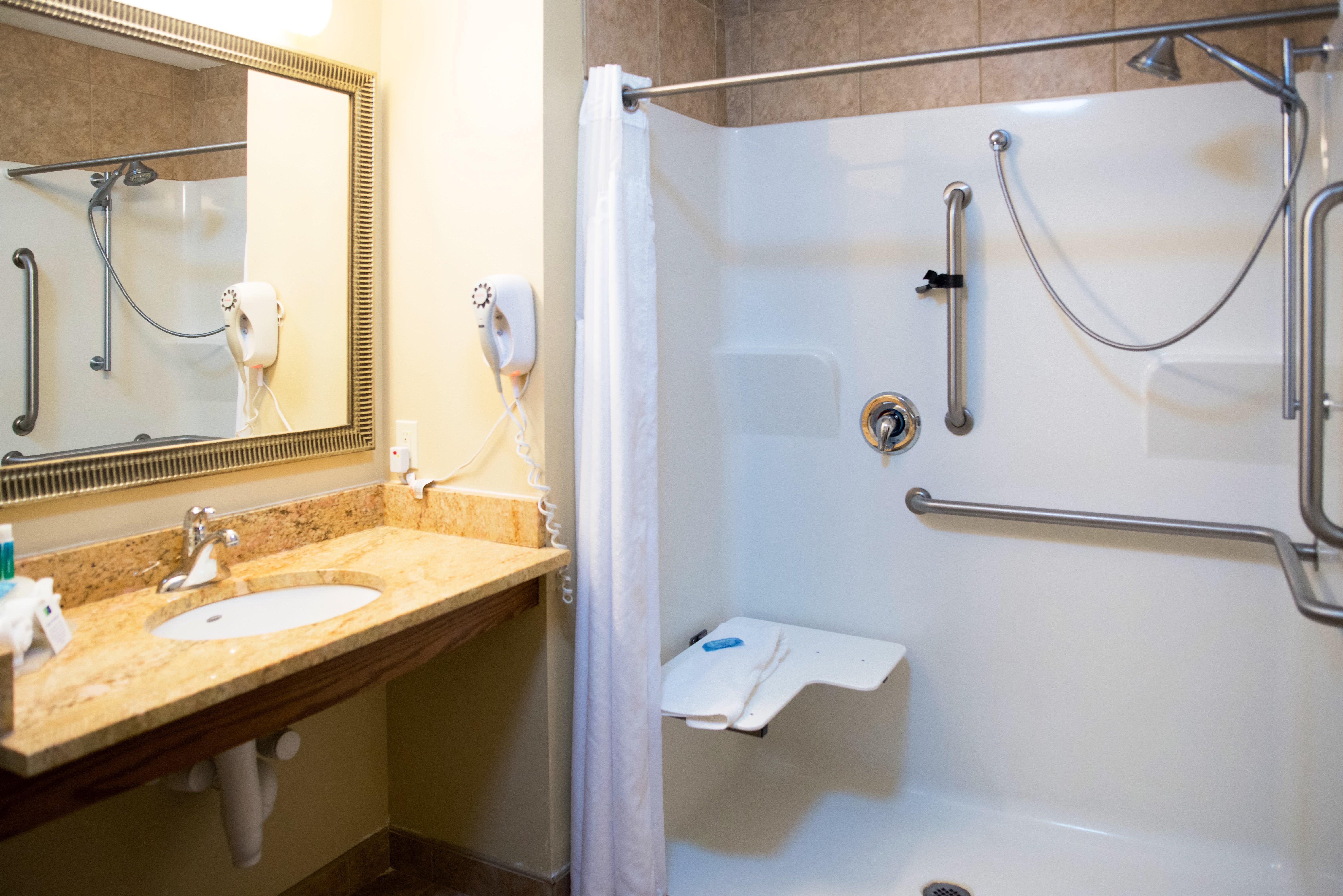 Holiday Inn Express Devils Lake By Ihg Exterior foto