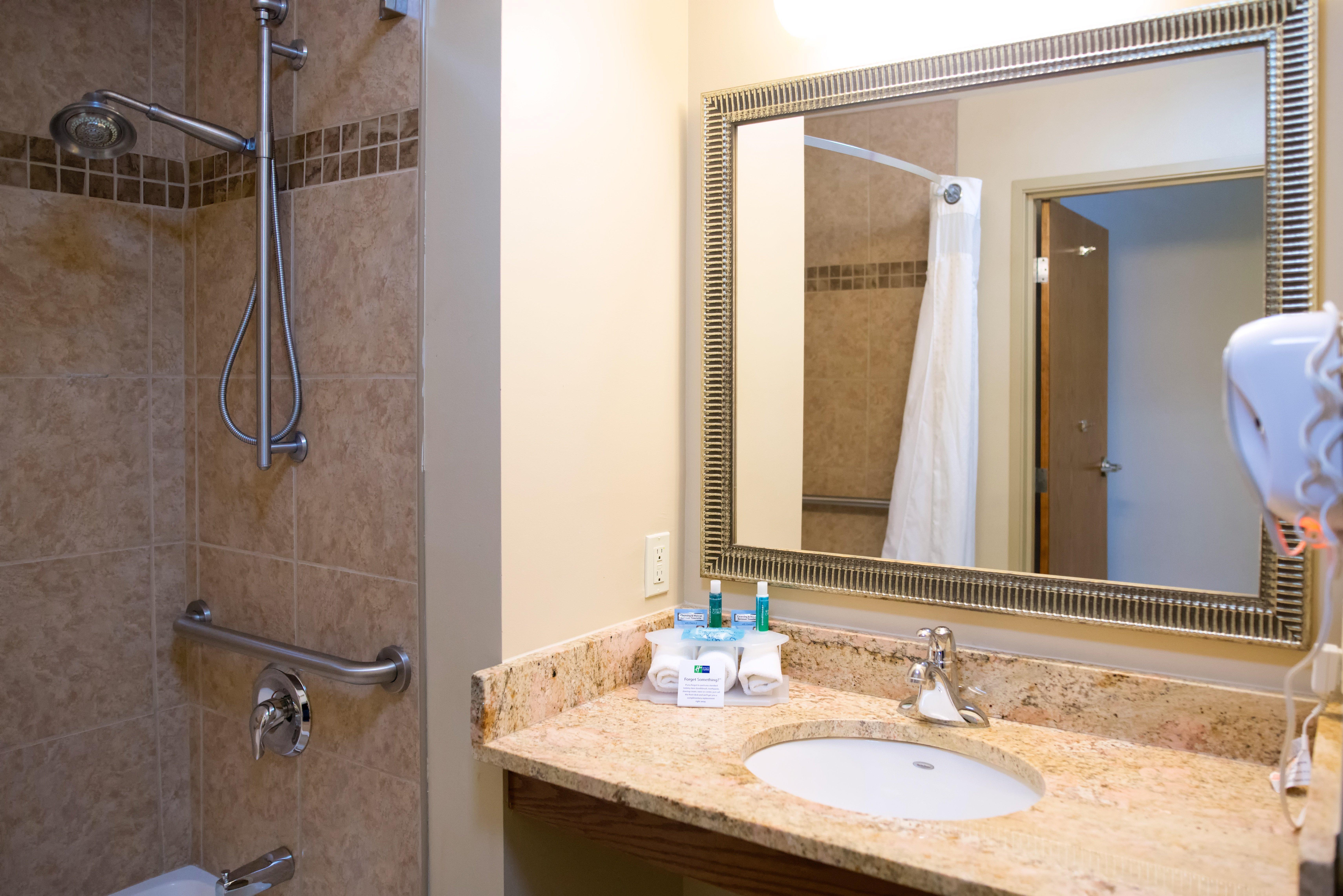 Holiday Inn Express Devils Lake By Ihg Exterior foto