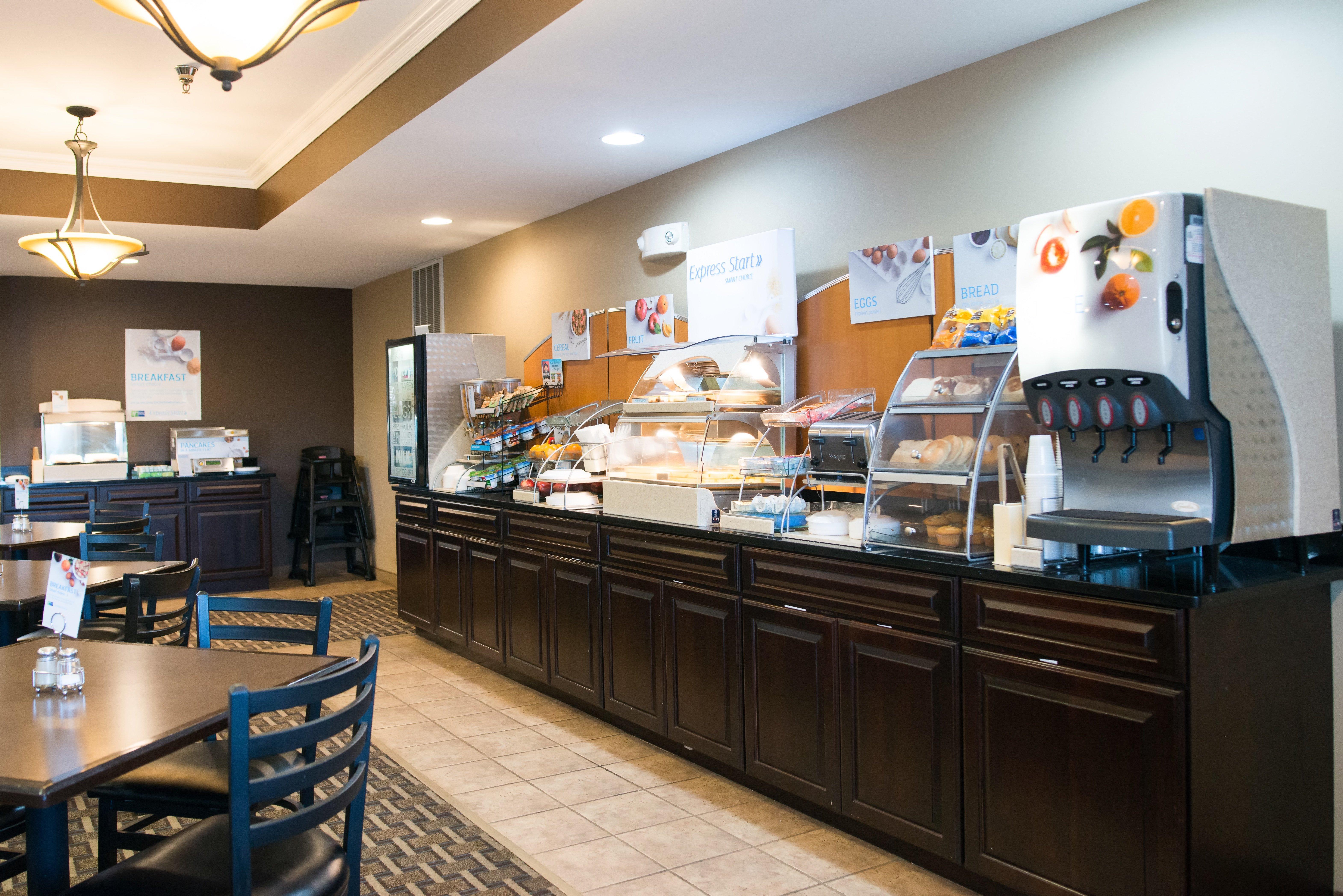 Holiday Inn Express Devils Lake By Ihg Exterior foto