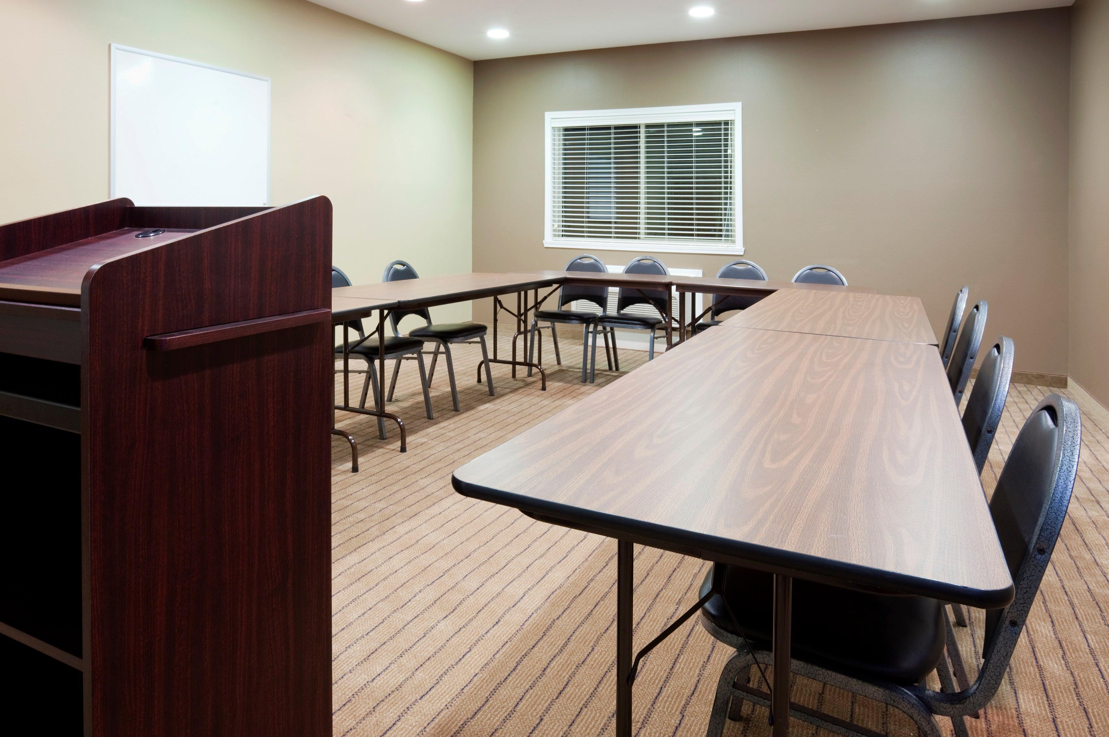Holiday Inn Express Devils Lake By Ihg Exterior foto
