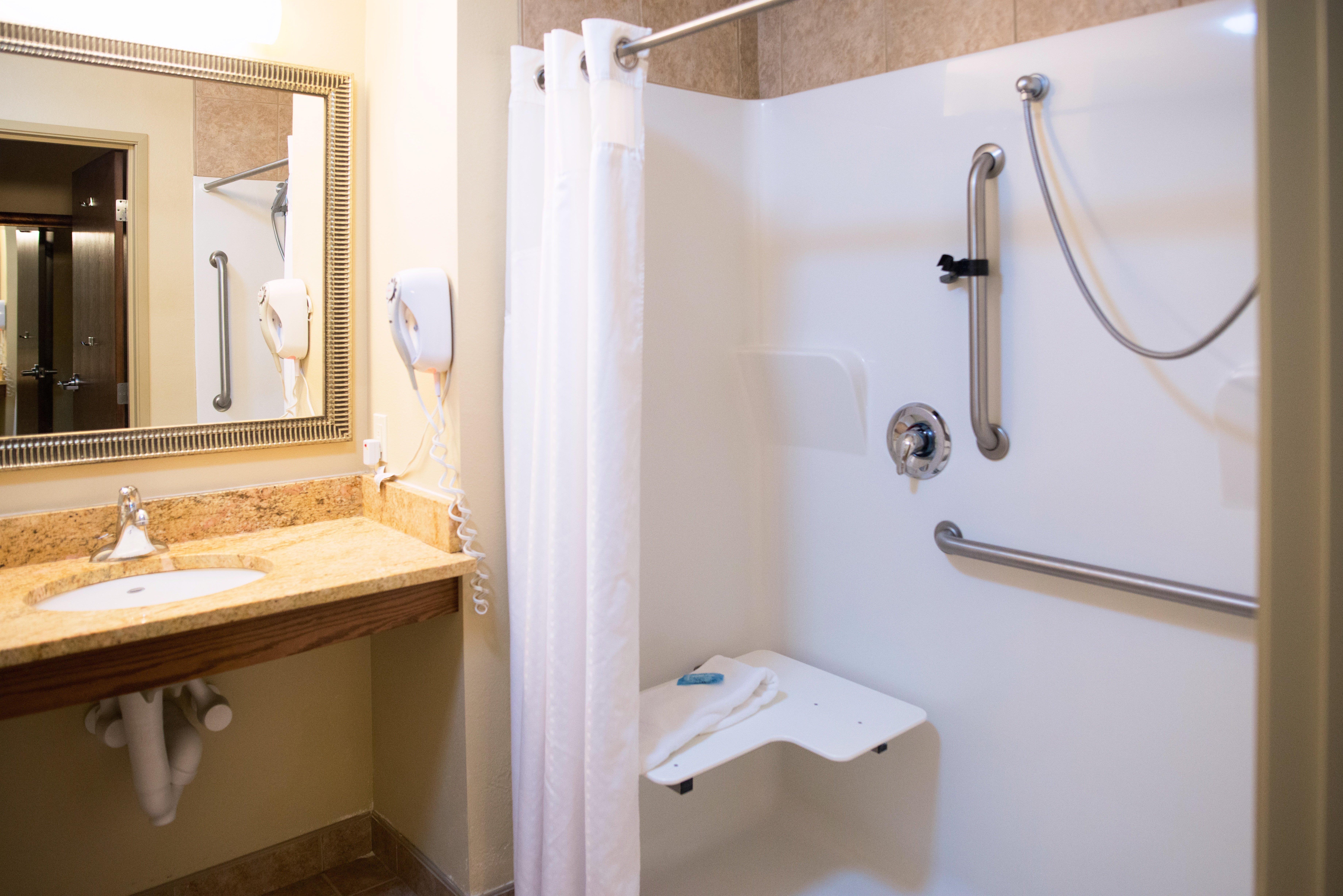 Holiday Inn Express Devils Lake By Ihg Exterior foto