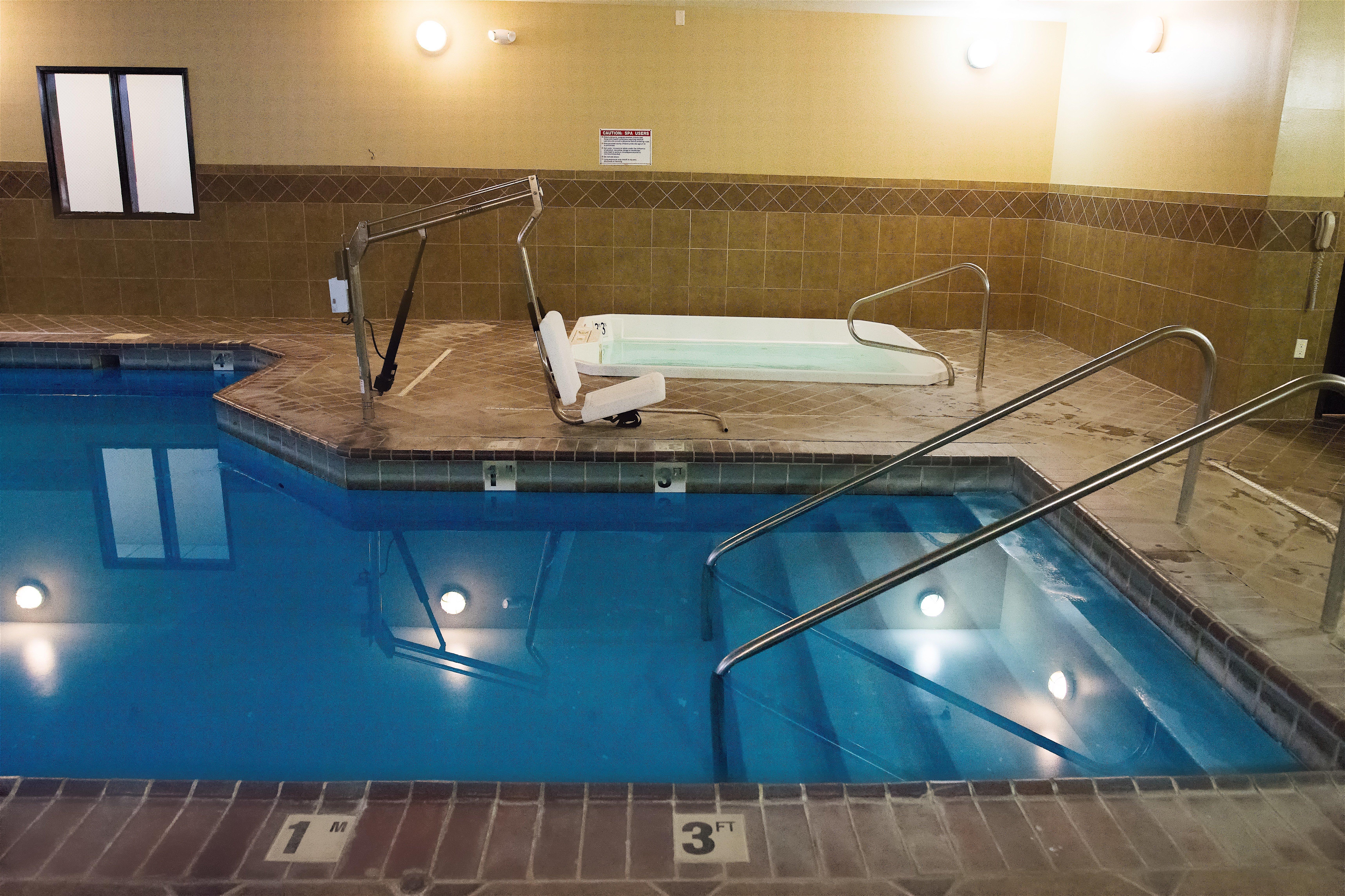 Holiday Inn Express Devils Lake By Ihg Exterior foto