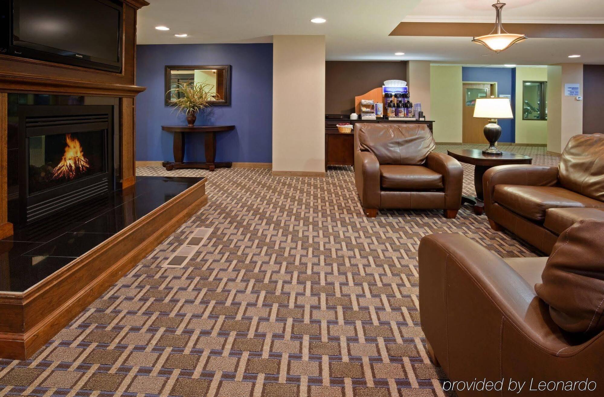 Holiday Inn Express Devils Lake By Ihg Exterior foto