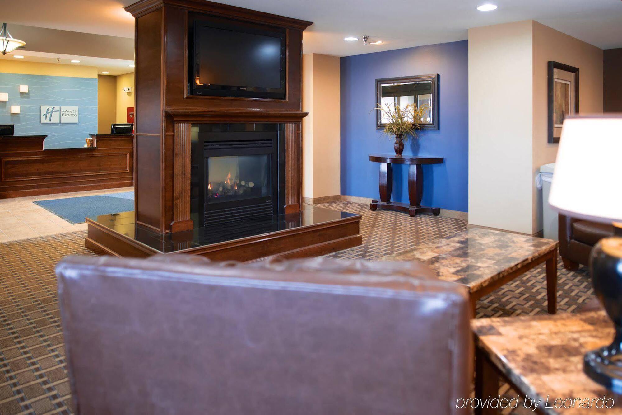Holiday Inn Express Devils Lake By Ihg Exterior foto